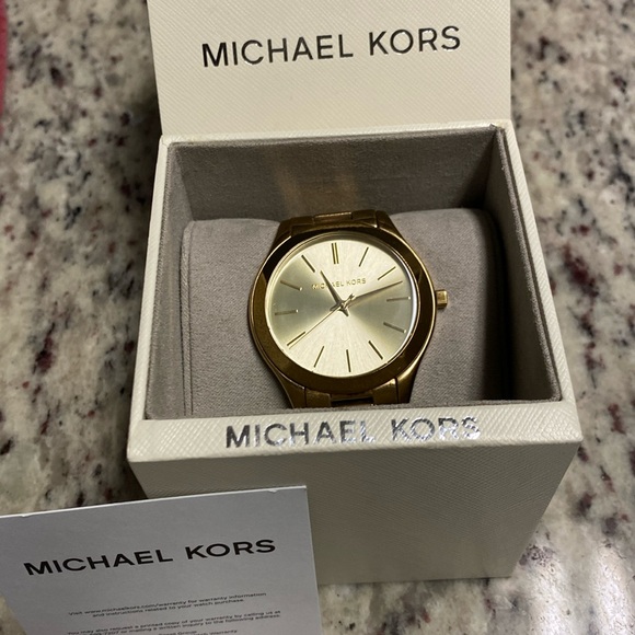 Michael Kors MK 3179 Slim Runway Goldtone SS Oversized Unisex Analog Wristwatch. - Picture 15 of 16